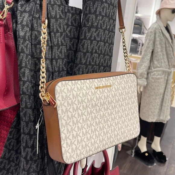 Michael Kors Jet Set Item Large East West Zip Crossbody Vanilla Signature - Picture 4 of 16